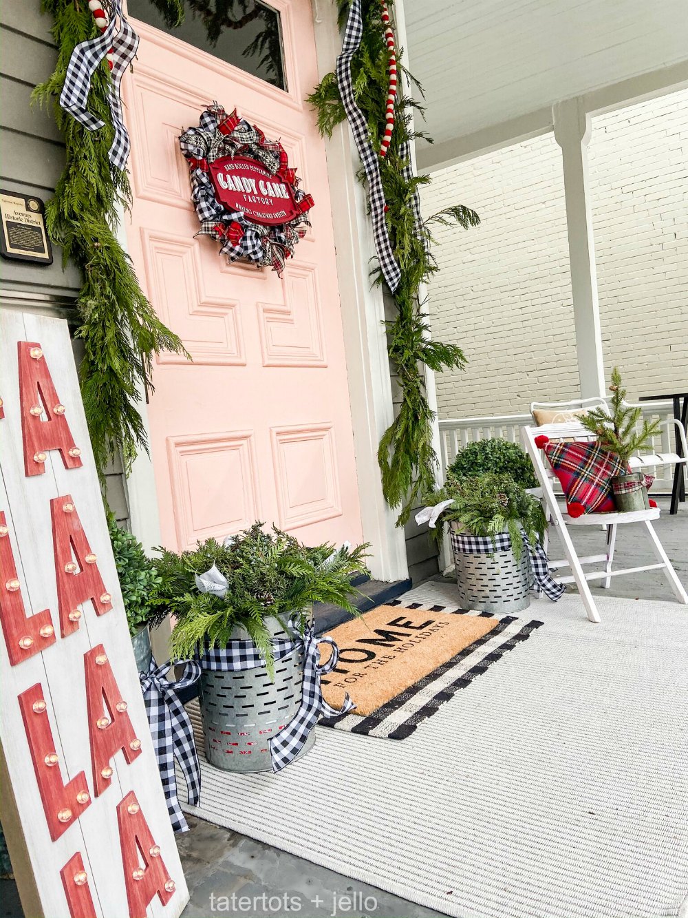 Holiday Home Tour - Festive Porch and Entry! Easy ways to add holiday cheer to your front porch and entryway! 