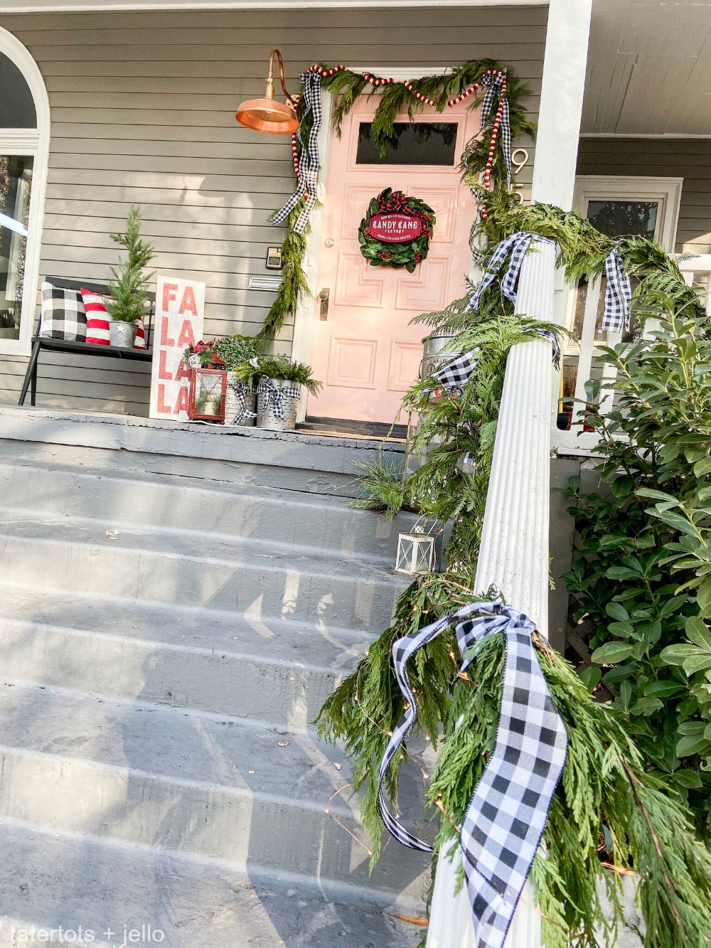 Holiday Home Tour - Festive Porch and Entry! Easy ways to add holiday cheer to your front porch and entryway! 