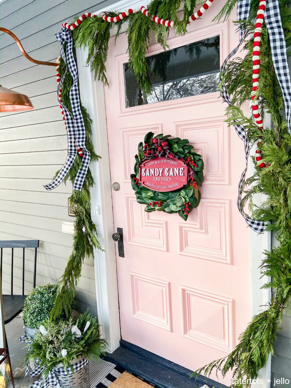 Holiday Home Tour - Festive Porch and Entry! Easy ways to add holiday cheer to your front porch and entryway! 