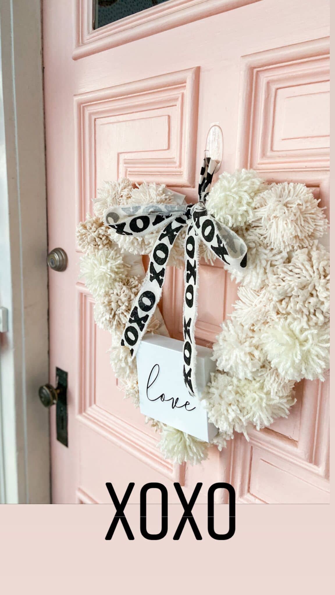 How to Make a Valentine Heart Pom Pom Yarn Wreath. Brighten up your door this winter with a textured pom pom wreath for valentine's Day! 