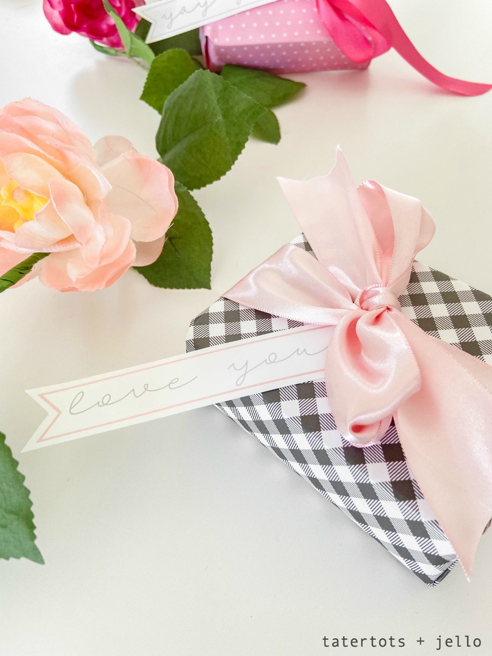 How To Create The Perfect Gift Basket + Free Printable - Taryn Whiteaker  Designs