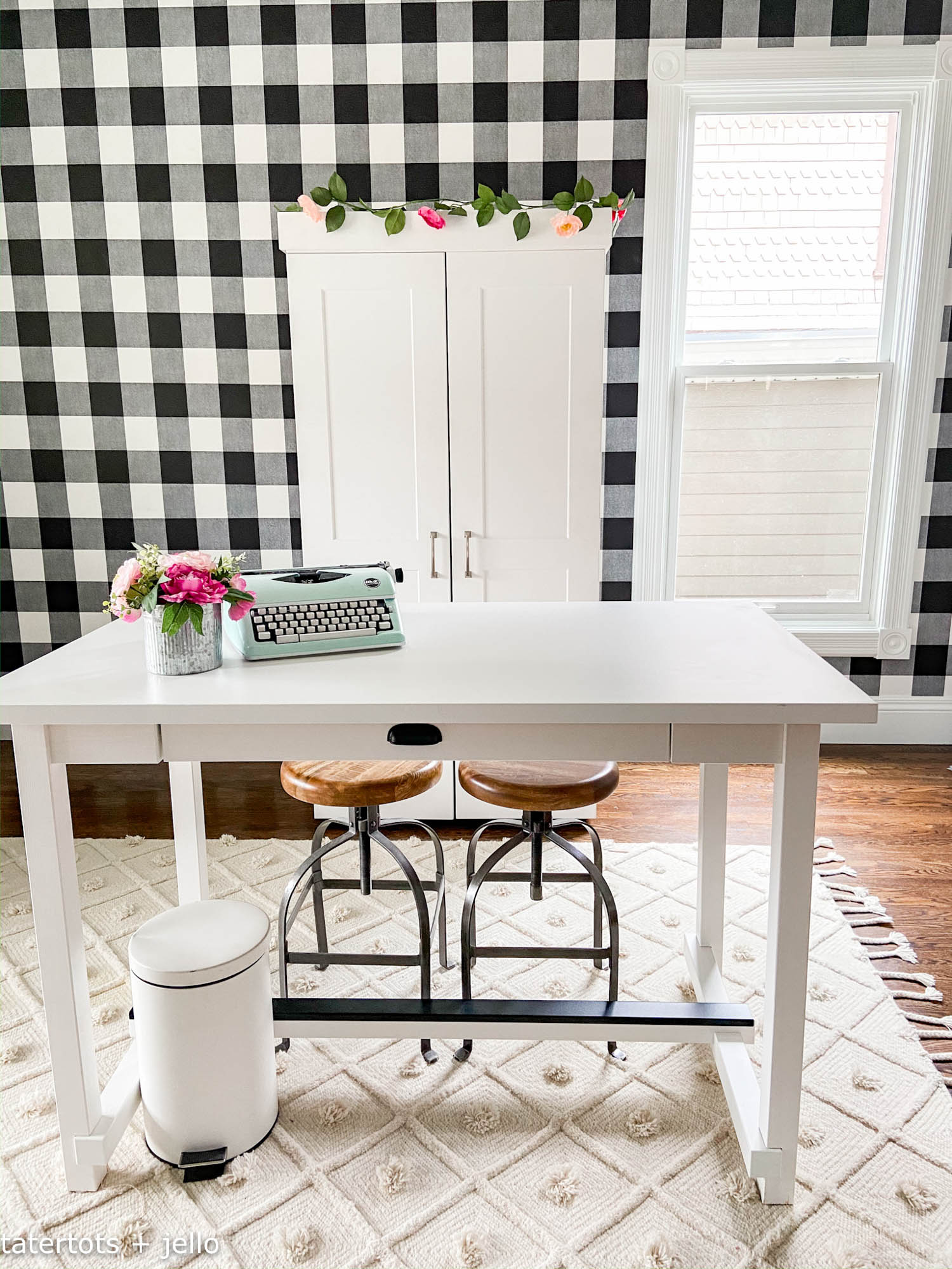 black and white craft room dreambox