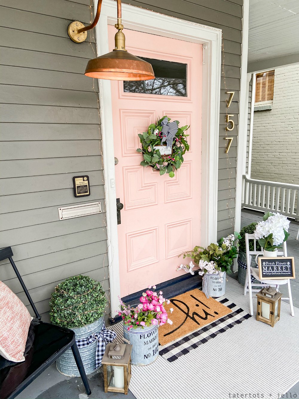 Farmhouse Spring Sharpie Egg Wreath. Create a vibrant Spring Wreath with sharpie eggs for a black and white farmhouse take on Spring!