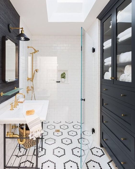 20 Modern Farmhouse Bathroom Tile Ideas. Clean and welcoming bathroom ideas using tile for modern farmhouse or cottage style!