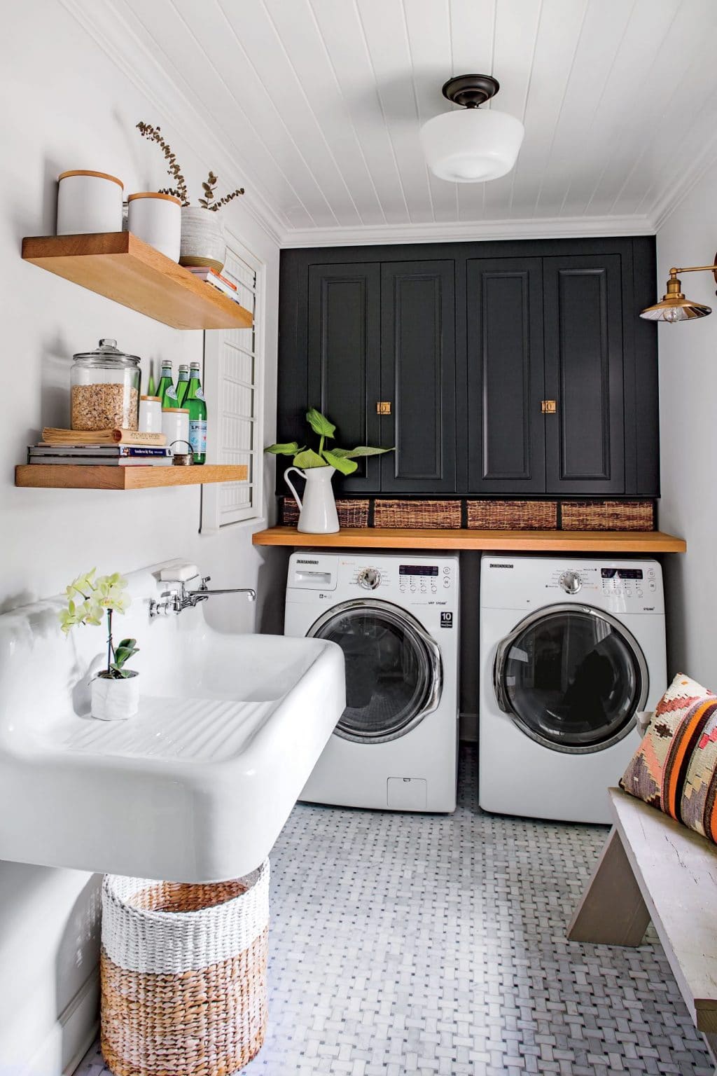 22 Gorgeous Tile Ideas for Modern Farmhouse and Cottage Laundry Rooms