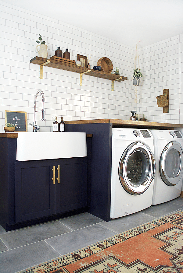 Boho farmhouse laundry room at Bre Purposed.