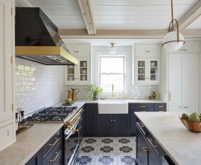 25 Gorgeous Modern Farmhouse And Cottage Kitchen Tile Ideas Tatertots And Jello 