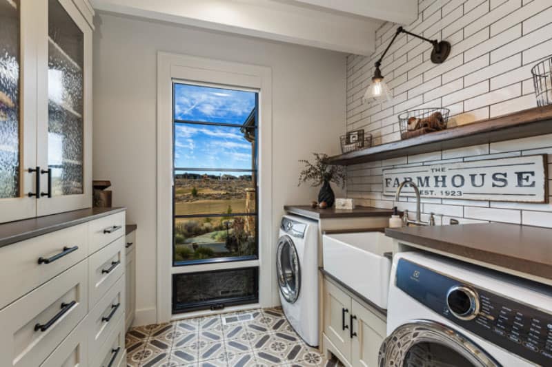 One Kind Design Laundry Room