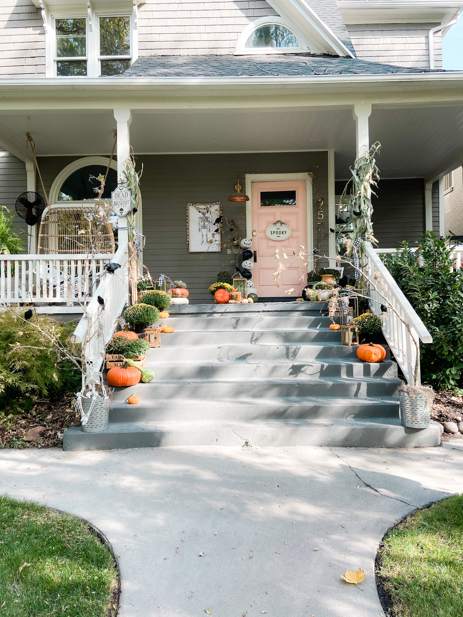 Spooky Forest Halloween Porch Ideas 