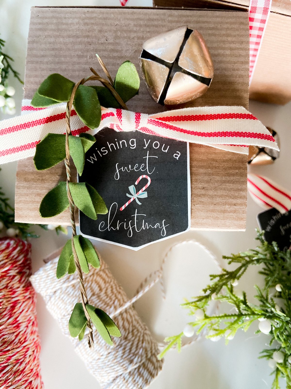 Kraft Paper Free Printable Christmas Gift Tags and Gift Wrapping