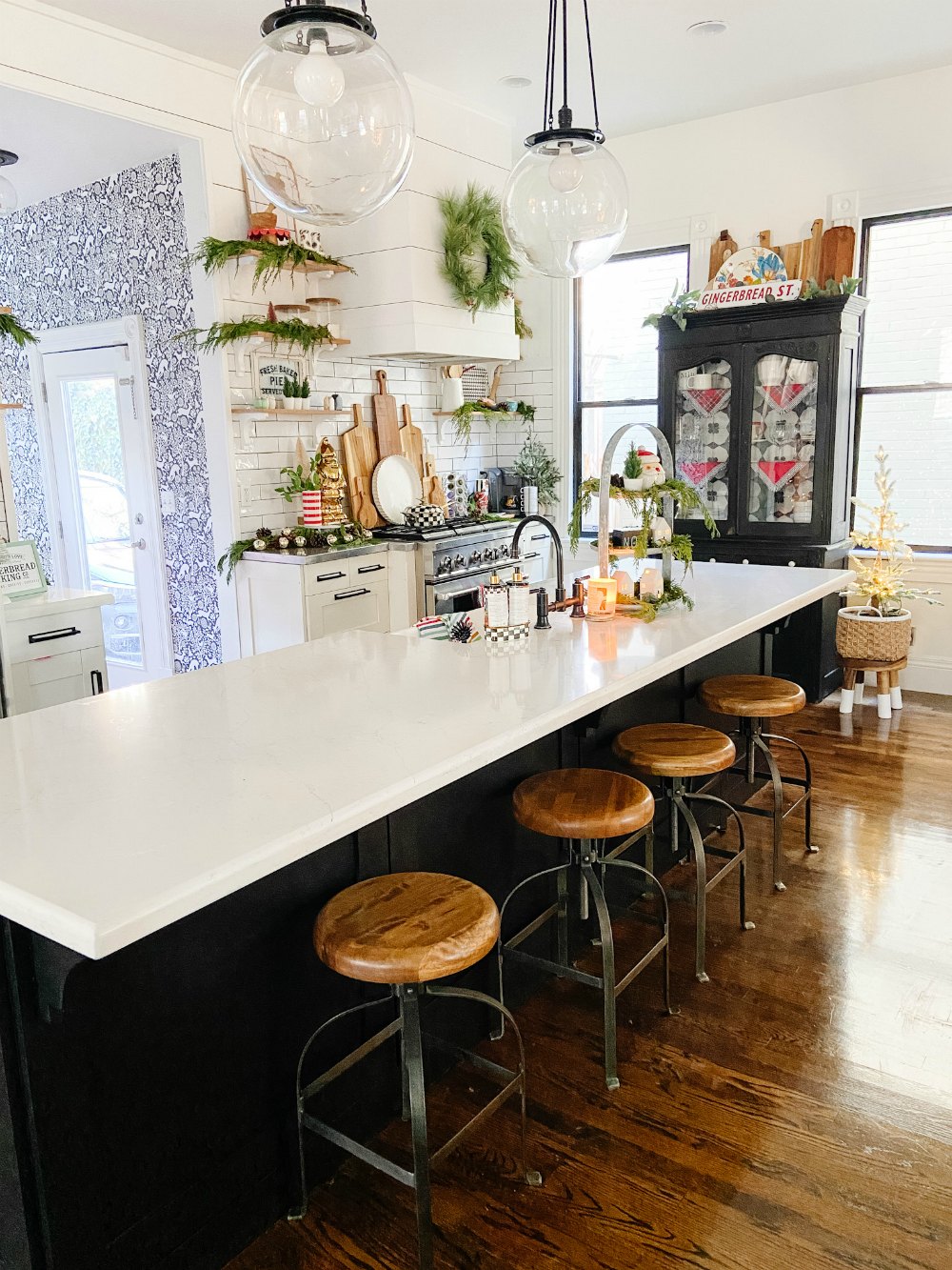 Kitchen painted black window frames 