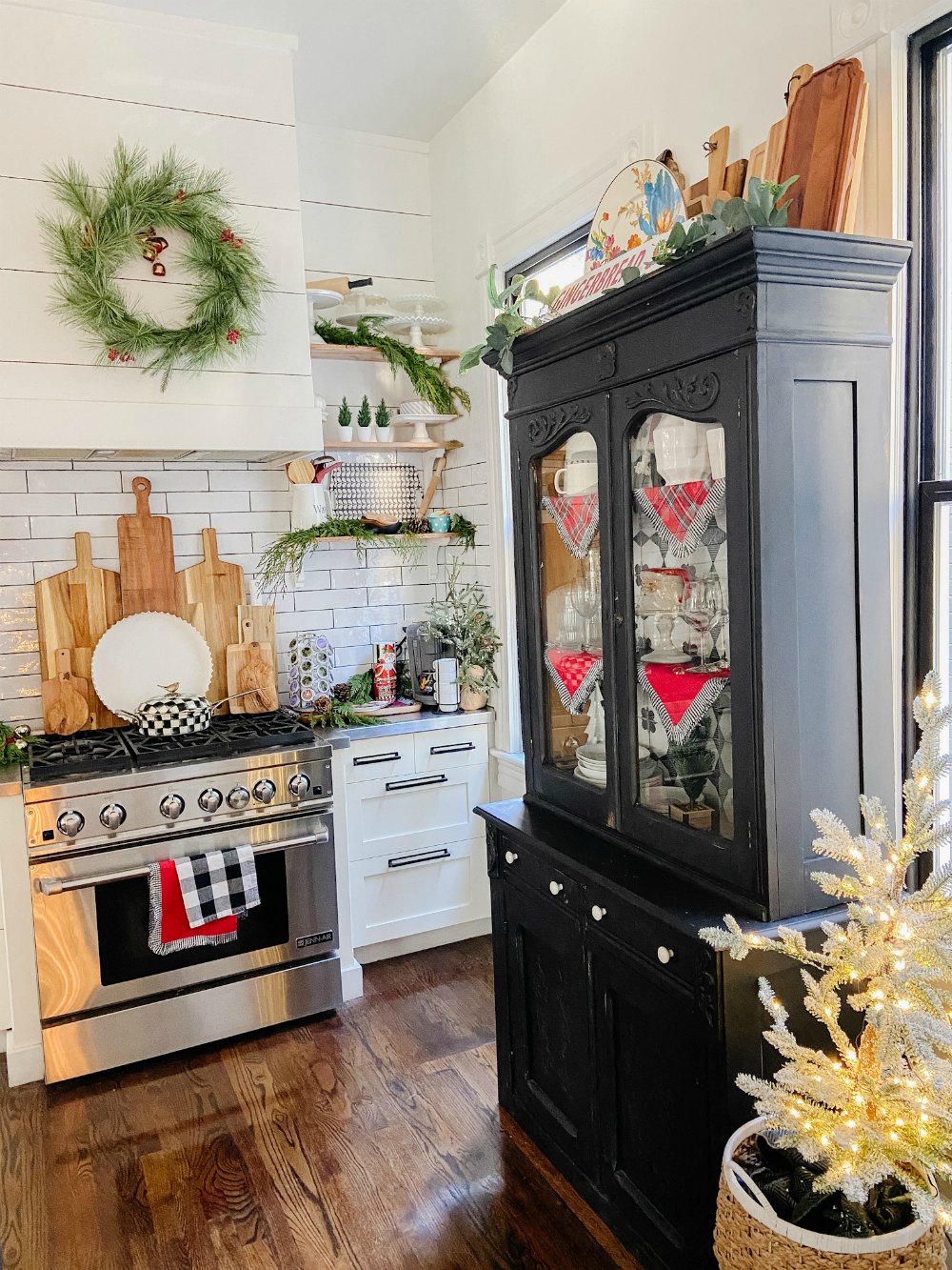 Bright and Colorful Holiday Housewalk Tour. Add bright and happy colors to your home with easy DIY projects to celebrate the holidays.