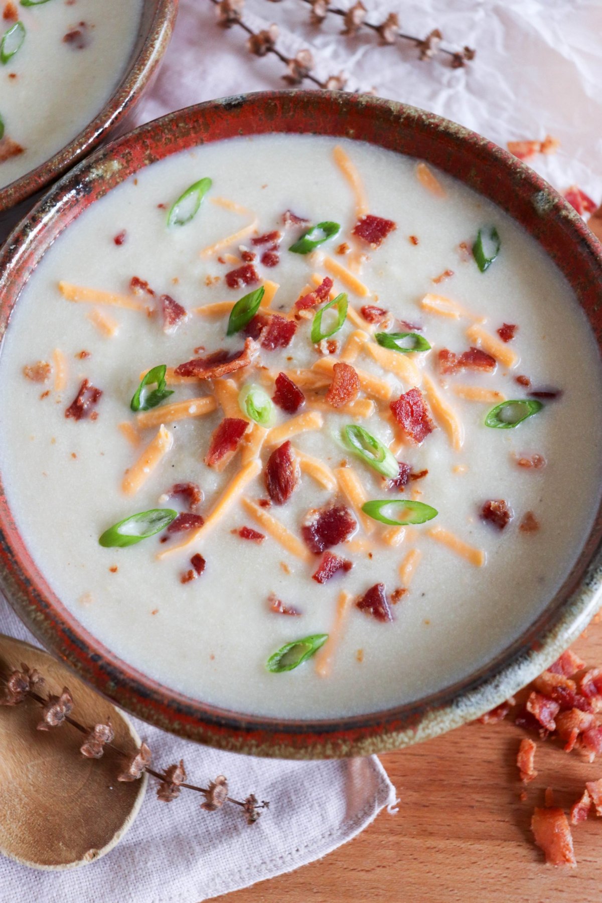 Creamy cauliflower and bacon soup 