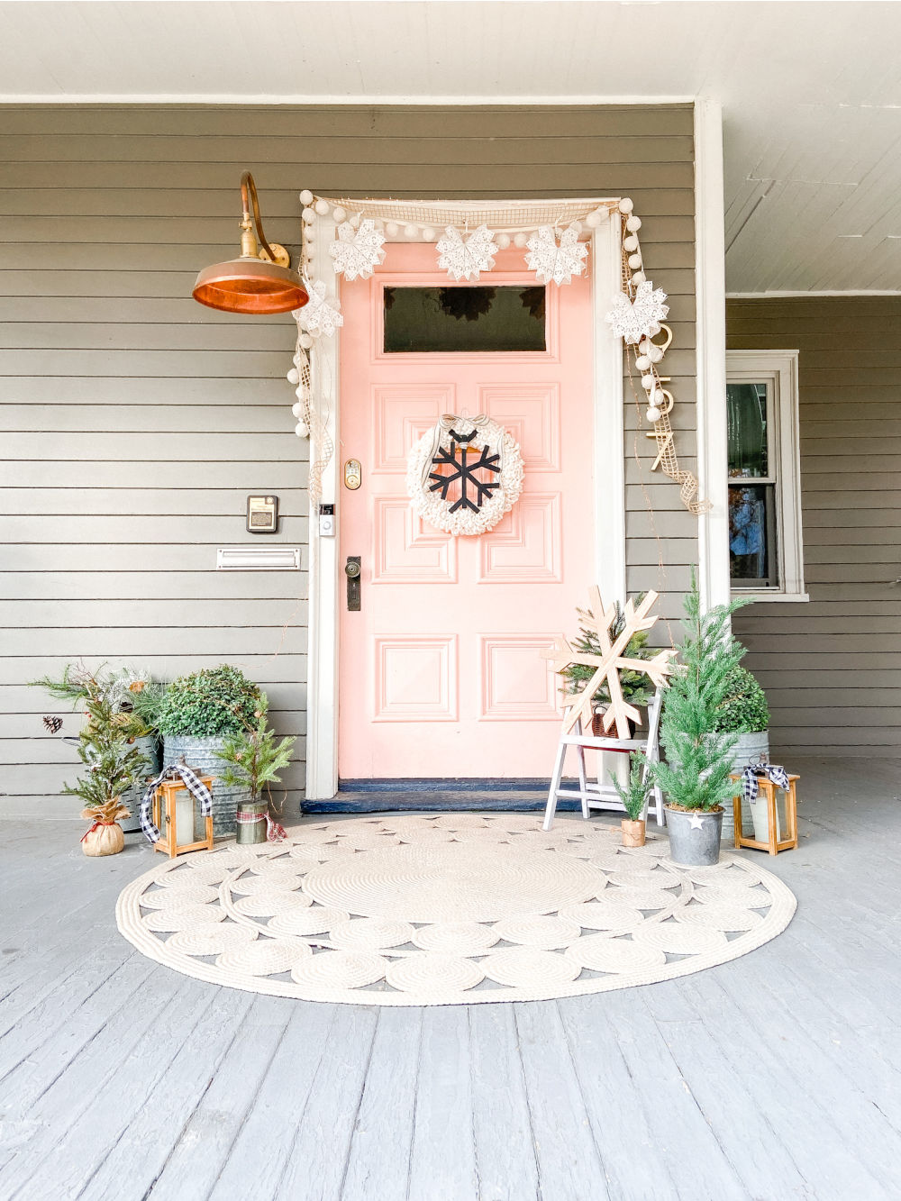 DIY Winter Wood and Yarn Snowflake Wreath. Celebrate winter with an easy yarn-wrapped wreath featuring a handmade giant snowflake!