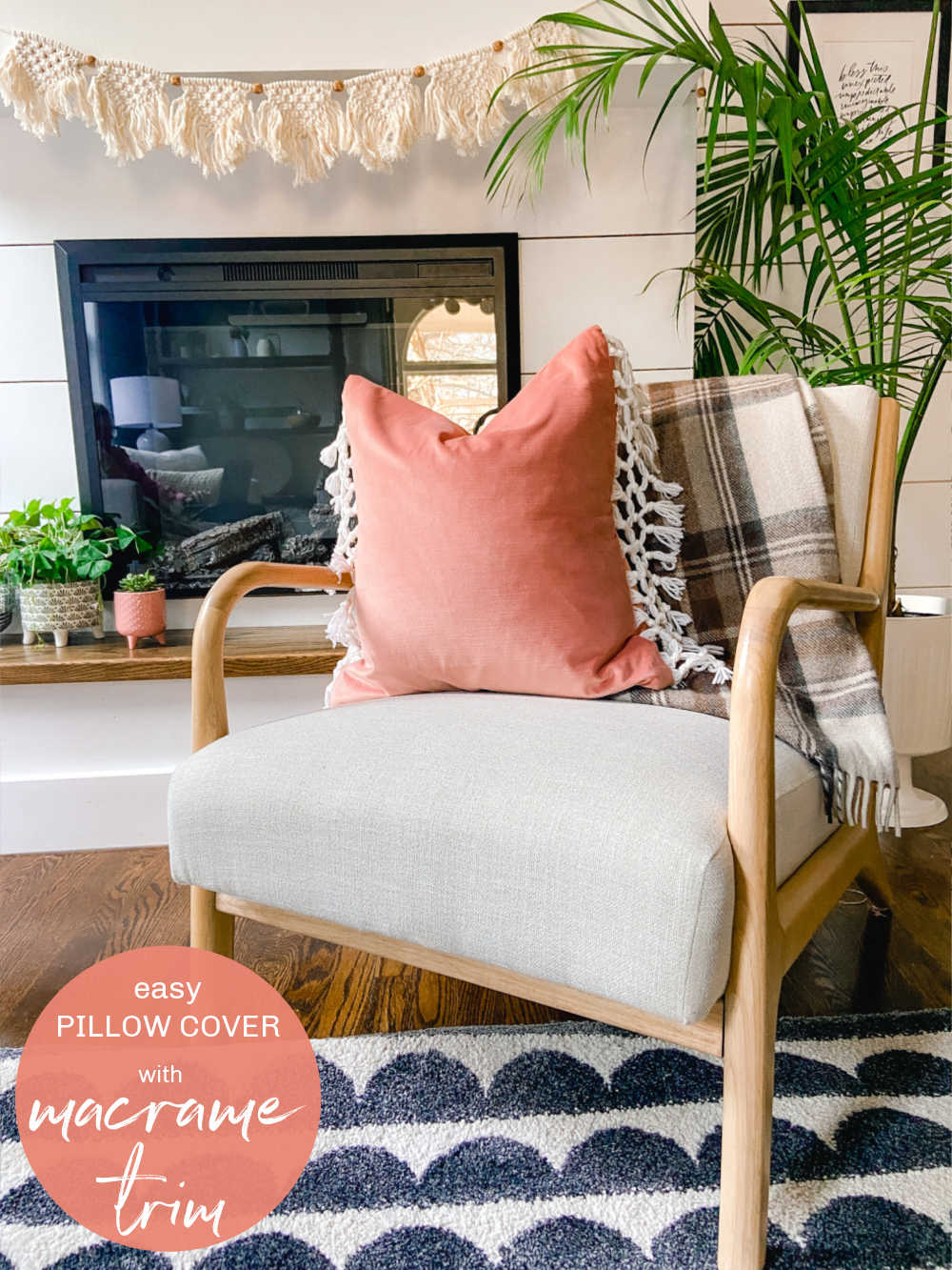 Envelope Pillow Cover with Macrame Fringe Trim. Add a little boho detail to your next pillow with this easy fringe idea and easy pillow!
