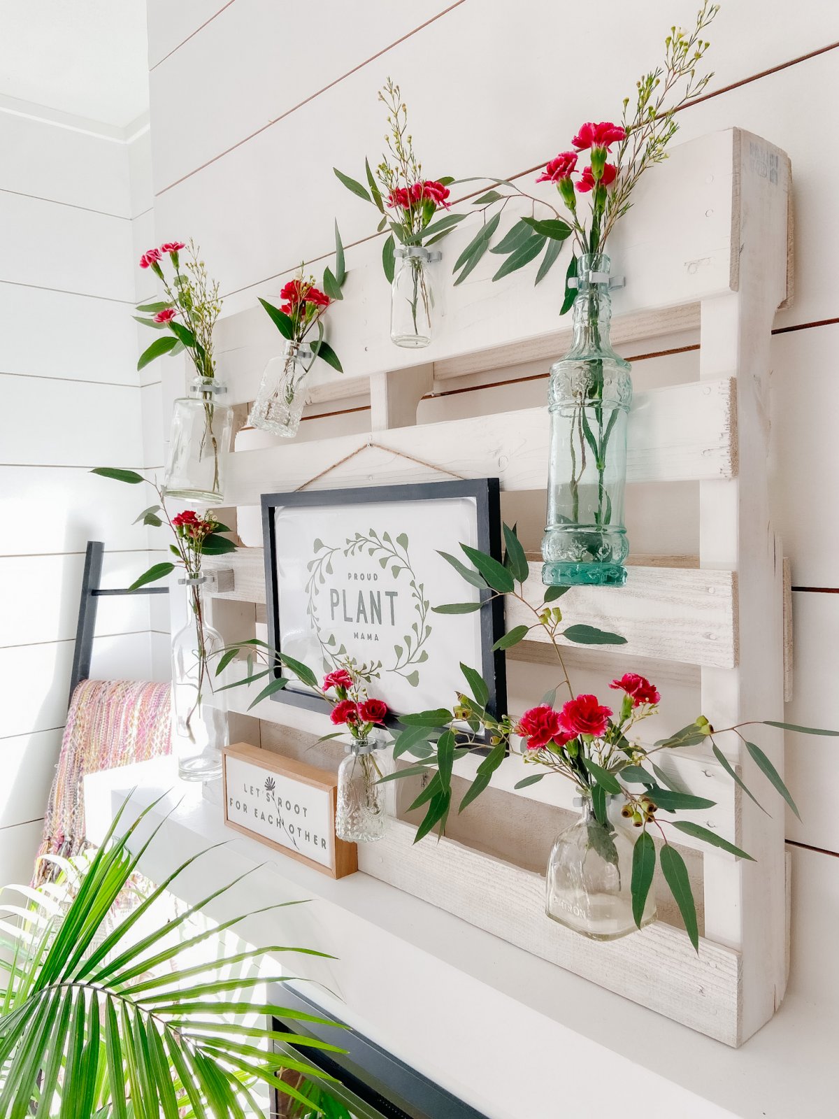 DIY Spring Pallet Flower Mantel. Turn a free pallet into a beautiful vertical flower and sign display that can be changed out seasonally!