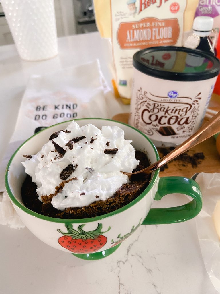 The Easiest 5-Minute Low-Carb Keto Chocolate Mug Cake!