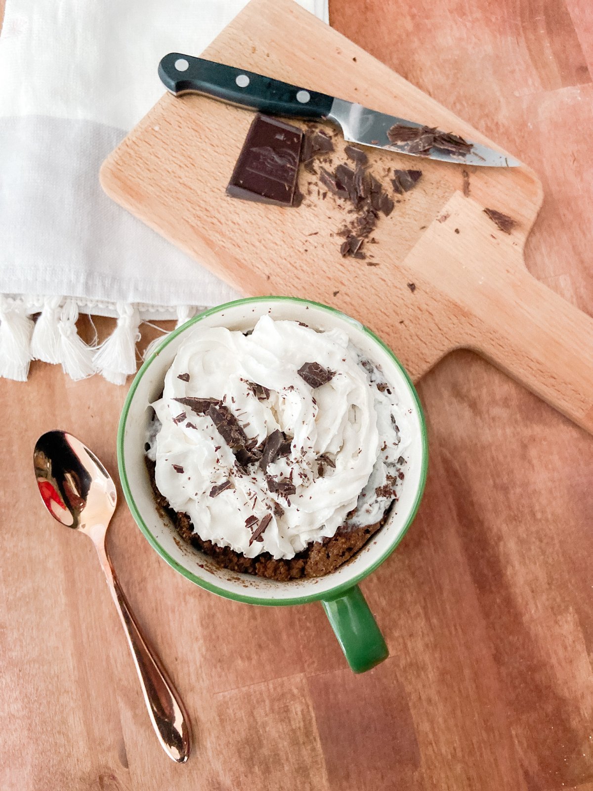 The Easiest 5-Minute Low-Carb Keto Chocolate Mug Cake! Need a sweet treat but want to stay on track? Make this easy cake for one!