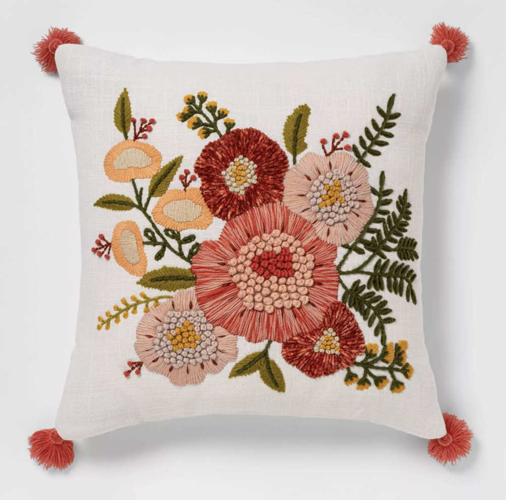 Spring Floral Pillow that matches the FREE spring botanical prints. 