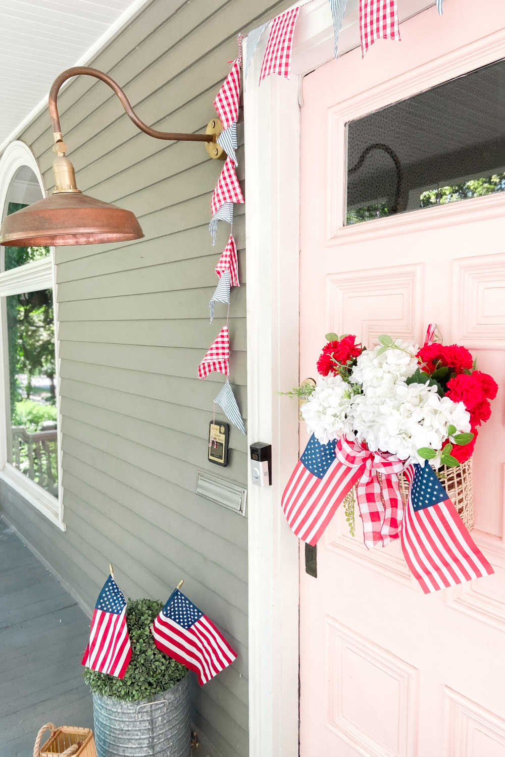 How to make this big, patriotic wreath for your front door! - Celebrate &  Decorate