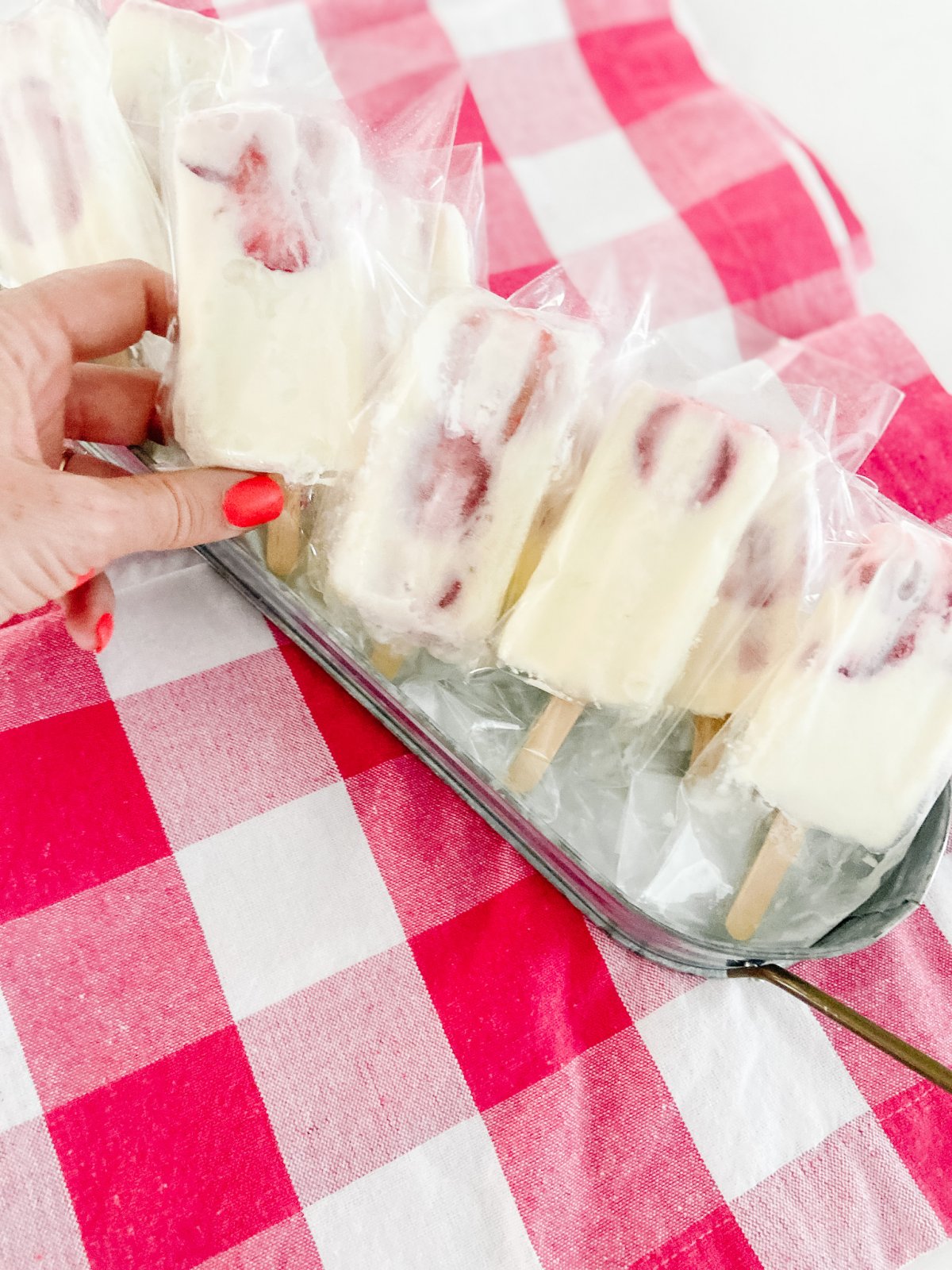 3-Ingredient strawberry Creamsicle Popsicles. The easiest and BEST low-carb strawberry popsicles taste like summer with just 3.5 net carbs per serving! 
