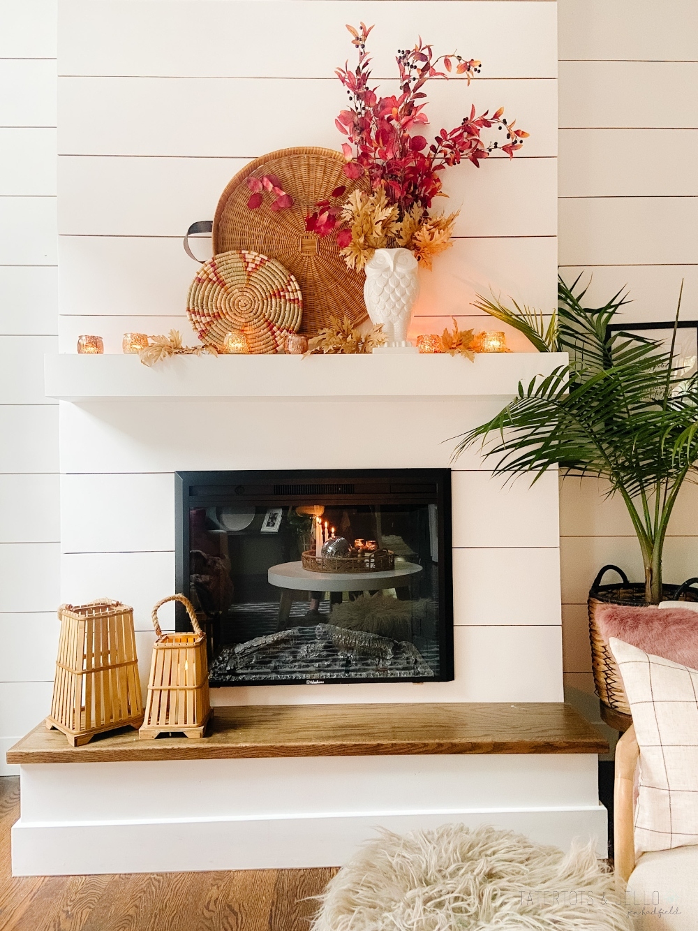 Easy Early Fall Decorating Ideas. Wondering how to transition from summer to early Fall? Here are some easy ideas with no pumpkins! 