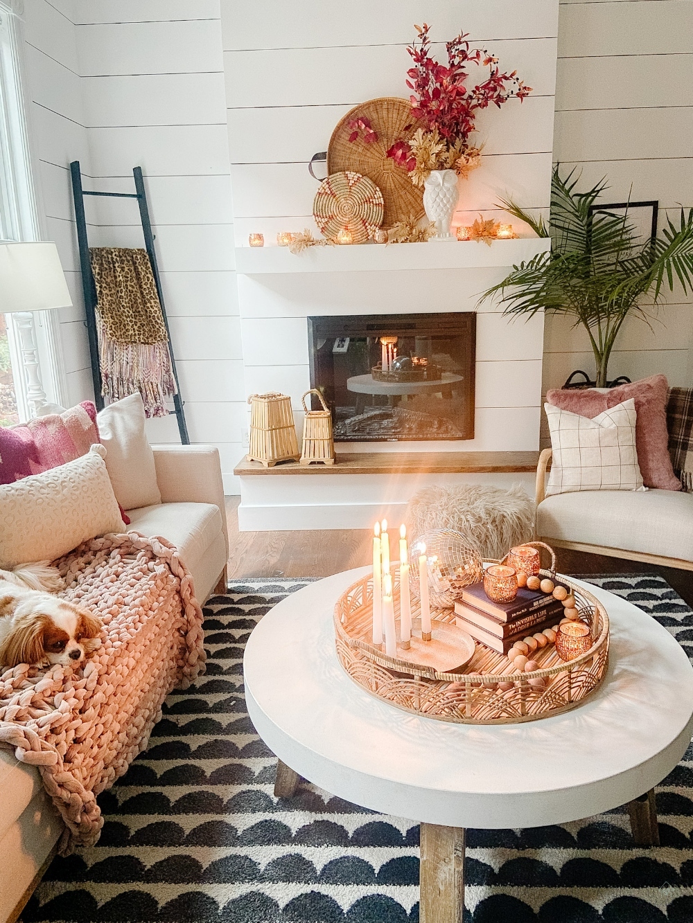 Easy Early Fall Decorating Ideas. Wondering how to transition from summer to early Fall? Here are some easy ideas with no pumpkins! 