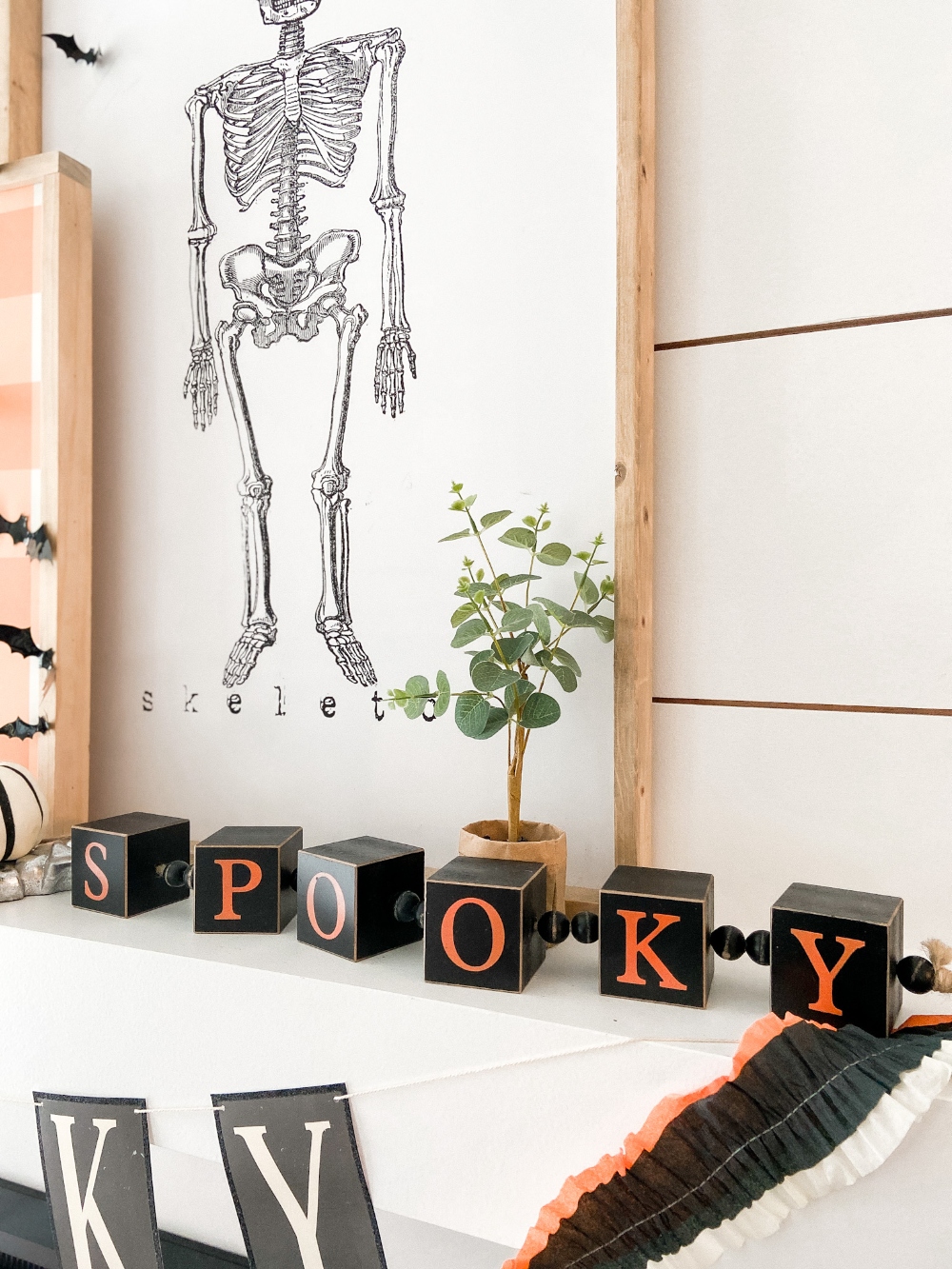 Spooky Halloween Decor and Mantel. Add some spooky charm to your home with these easy Halloween ideas!