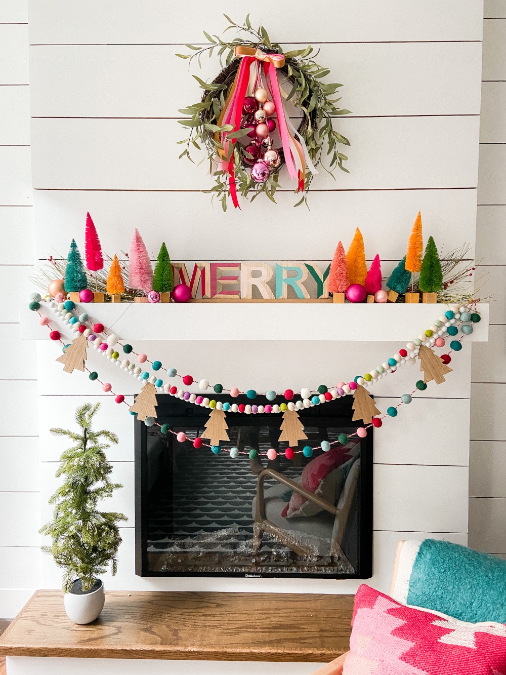 Embroidery Hoop Hanging Ornament Wreath. Three ways to create a beautiful hanging ornament wreath for the holidays! 