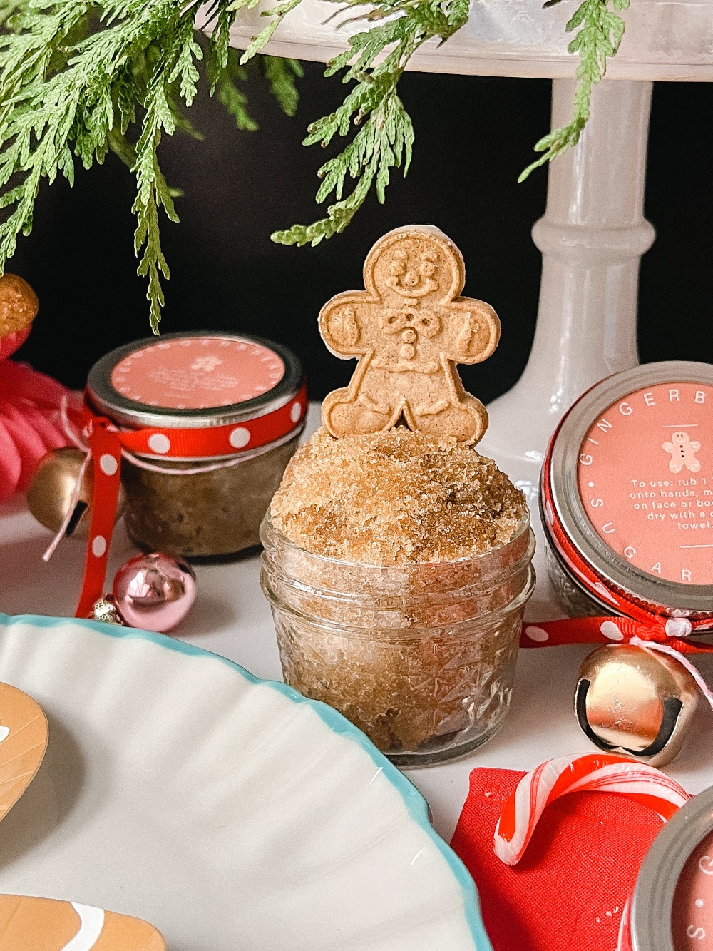 gredient Gingerbread Sugar Scrub. This gingerbread sugar scrub smell like cookies while it exfoliates and invigorates the skin and it's a perfect gift idea for anyone on your list!