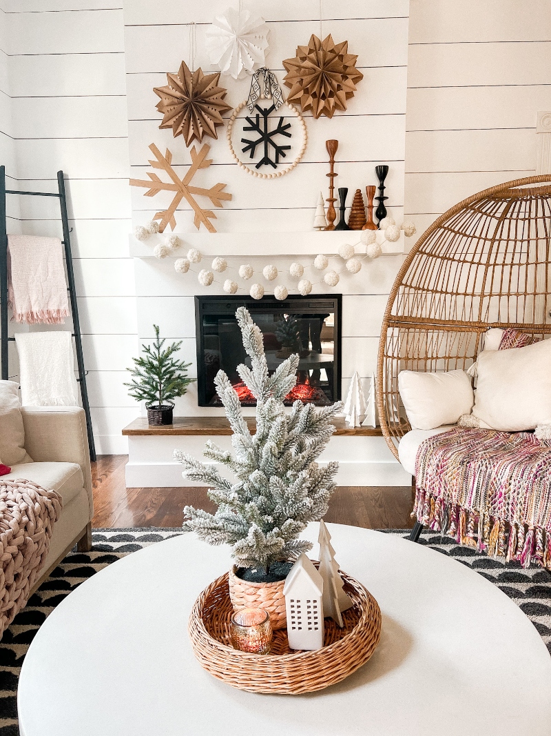 Cozy Winter Decorating Ideas. Easy DIY ideas and decorating ideas to make your home super warm and cozy this winter!