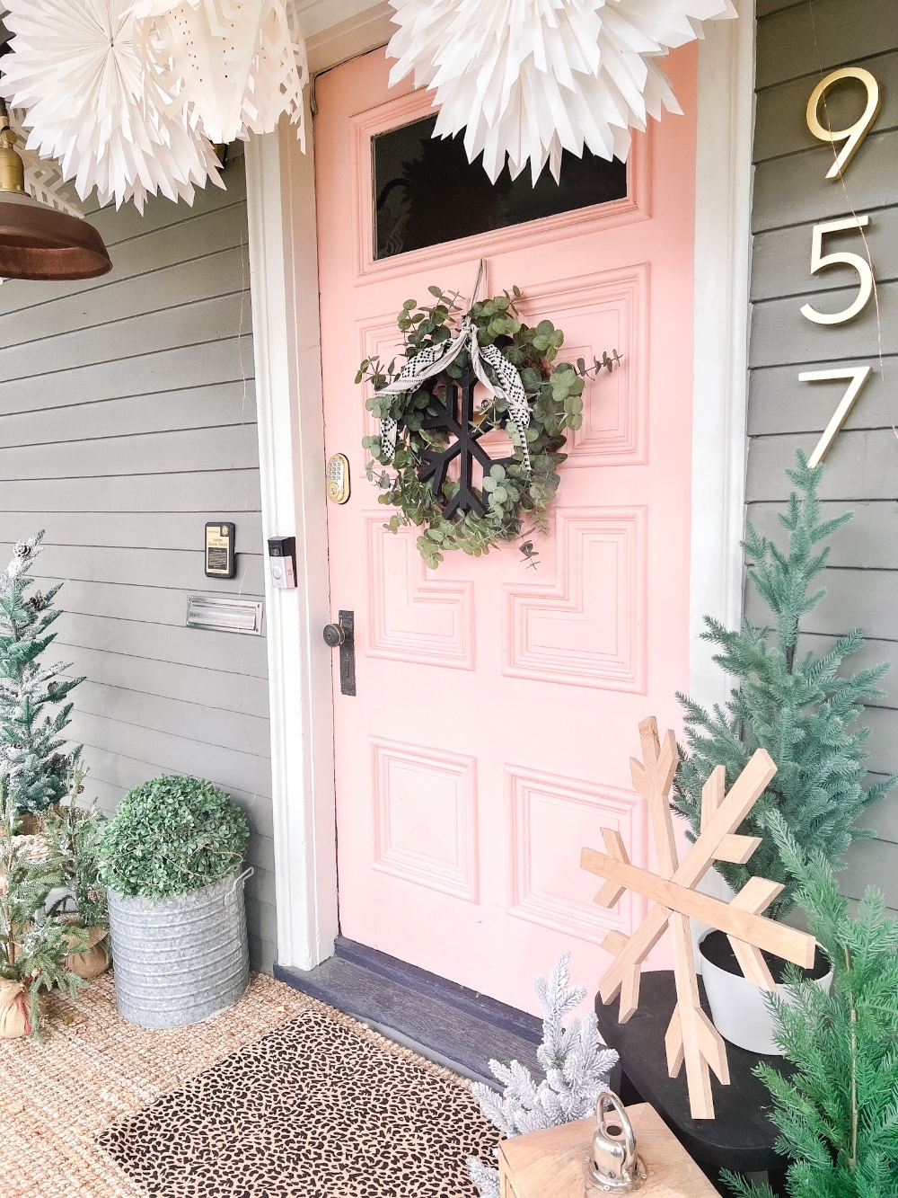 Snowflake Winter Wreath - Three Ways! I took my favorite wood DIY snowflake and showed how to use it to create THREE easy winter wreaths!