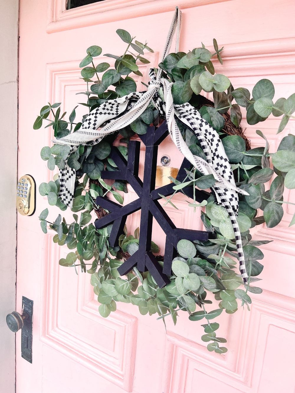 Snowflake Winter Wreath - Three Ways! I took my favorite wood DIY snowflake and showed how to use it to create THREE easy winter wreaths!