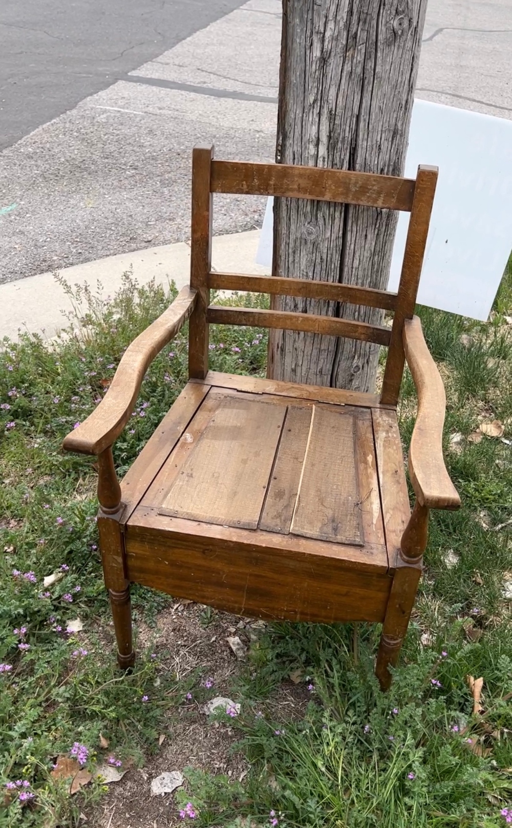 Spring DIY Upcycled Chair Planter. Take a broken chair and give it new life by planting beautiful flowers in it to enjoy in your yard!