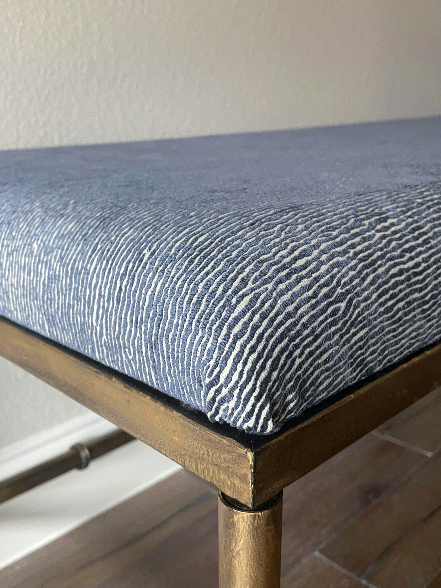 how to reupholster a bench 