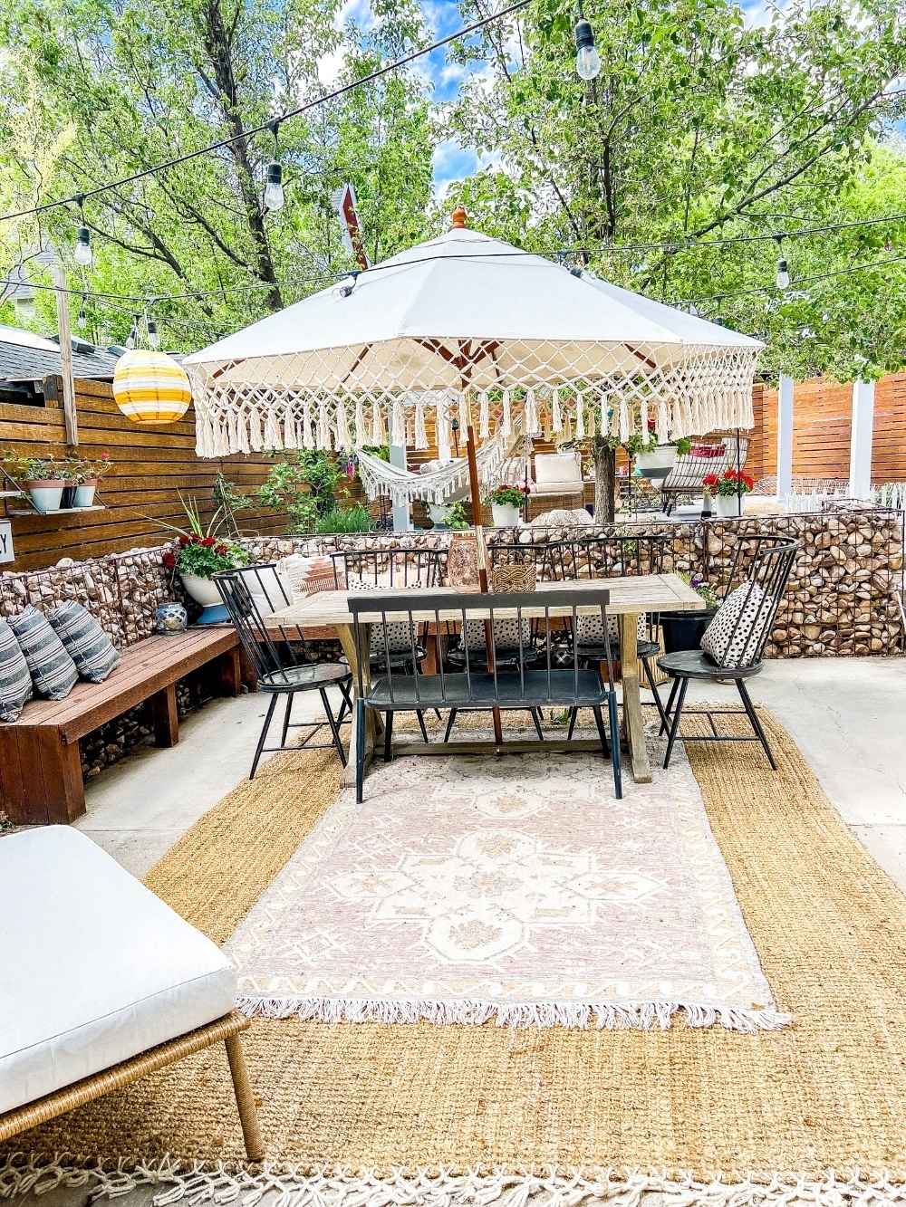 How to Make a Small Yard Seem Large. Ways to make every outdoor space have a purpose and work to make your small yard seem larger!