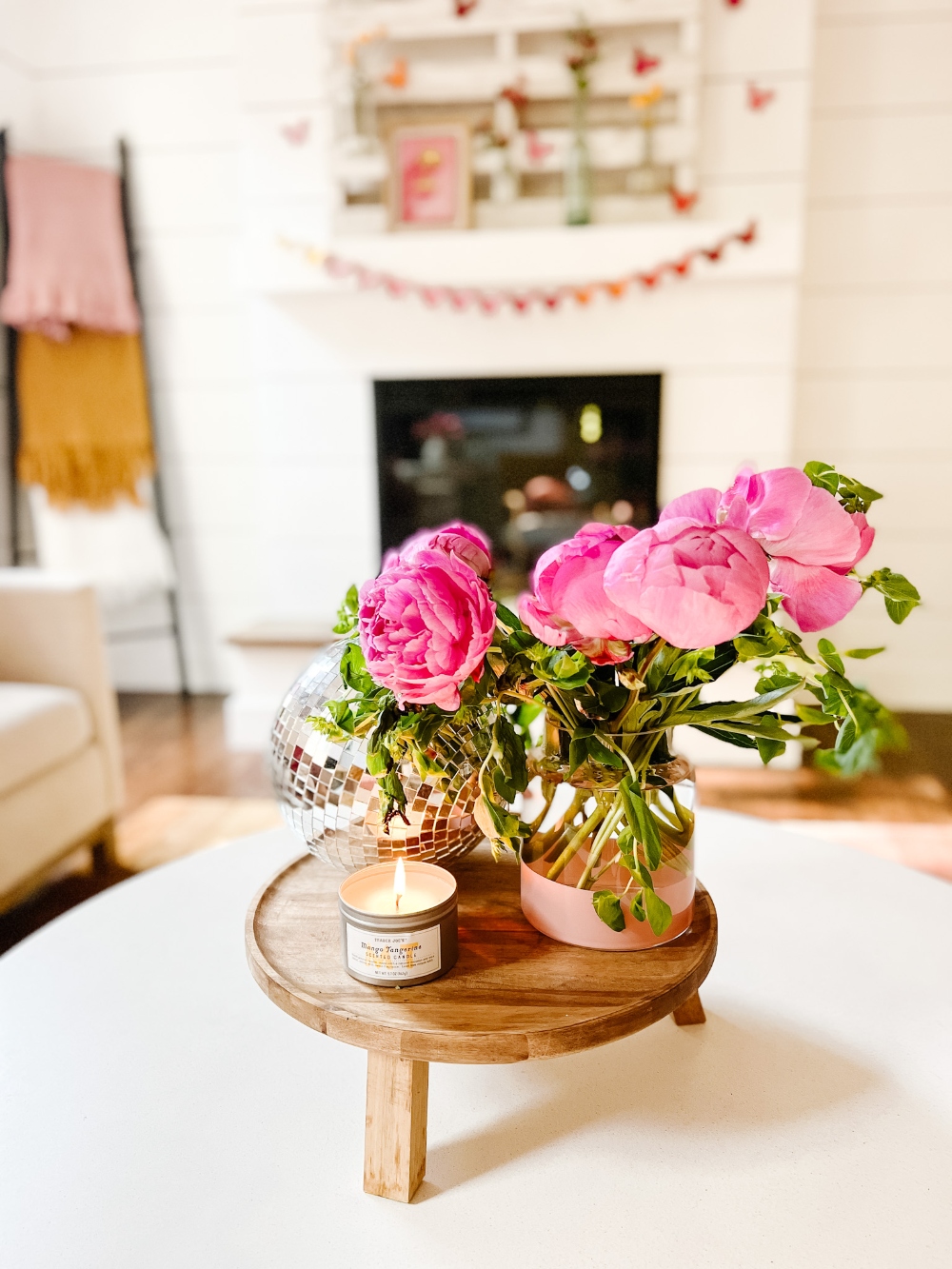 Summer Rainbow Pallet Mantel. Upcycle an old pallet into a pretty floral display and add a rainbow banner for Summer!