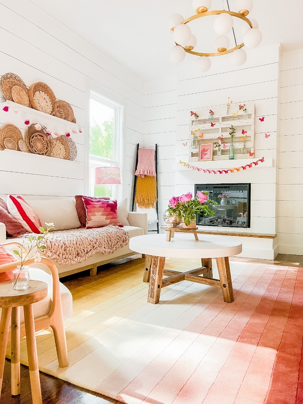 Colorful Cottage Summer Tour. Add some summer color to your home with these easy bright ideas!