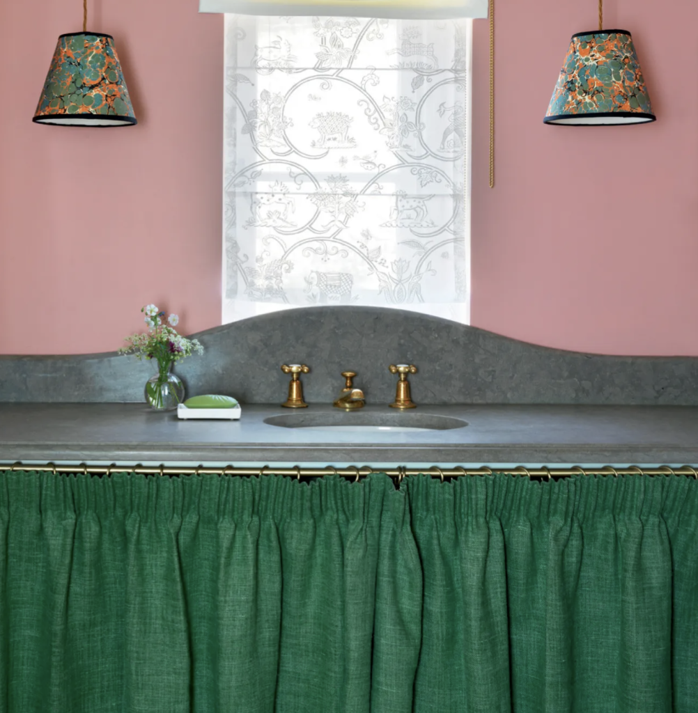 pink kitchen with curved backsplash 