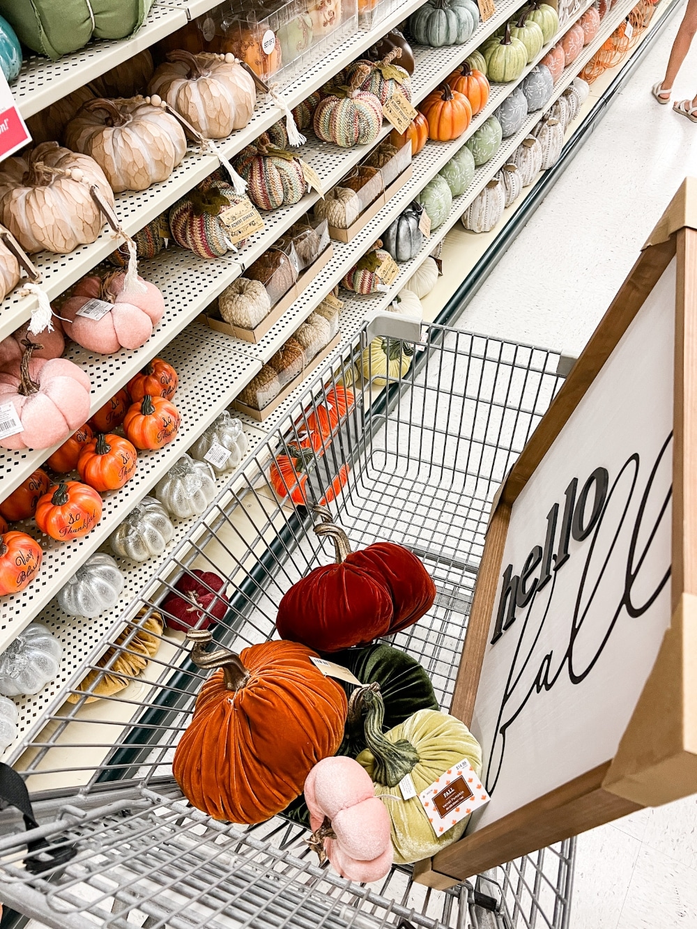 Fall Mantel and DIY Yarn Pumpkins. Create a cozy layered mantel with a beautiful fall sign, foliage, vibrant fall pumpkins and A matching DIY yarn pumpkin garland! 