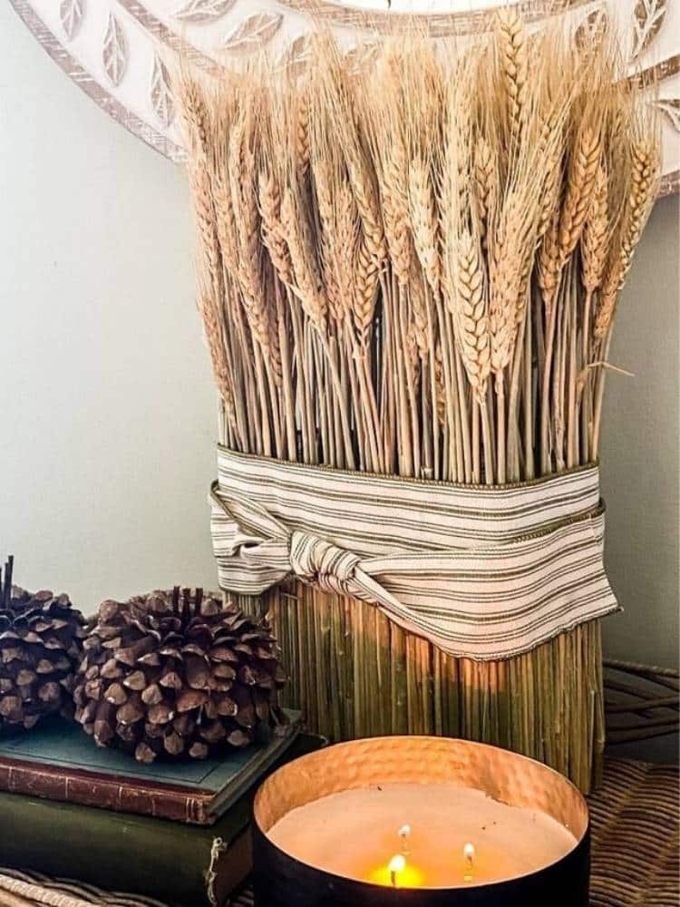 Do you love the look of dried wheat? Me too! I love the natural color…I think it’s so pretty. I was trying to think of an interesting way to use it in my Fall decorating and came up with this dried wheat centerpiece. This is the perfect idea for your traditional Thanksgiving table. Let me show you how I made it!