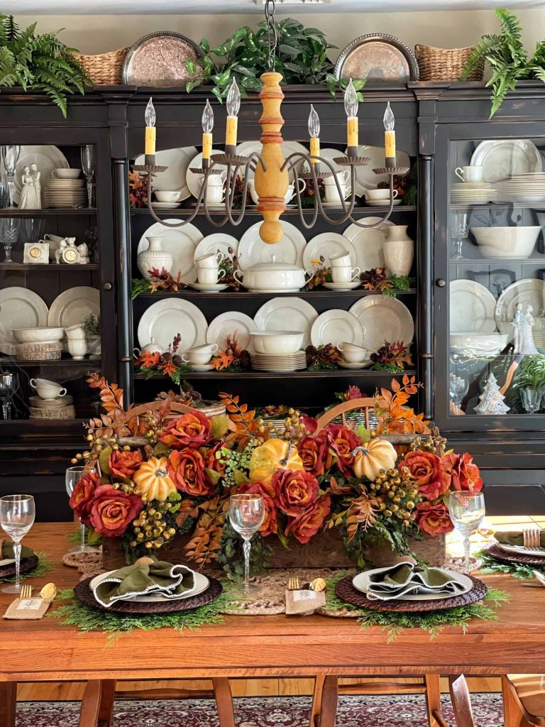 Looking for ways to organize yourself to host Thanksgiving? Here are 9 simple tips to hosting the best Thanksgiving dinner ever. Not hosting this year? Check out my Thanksgiving hostess gift ideas at the end of this post.