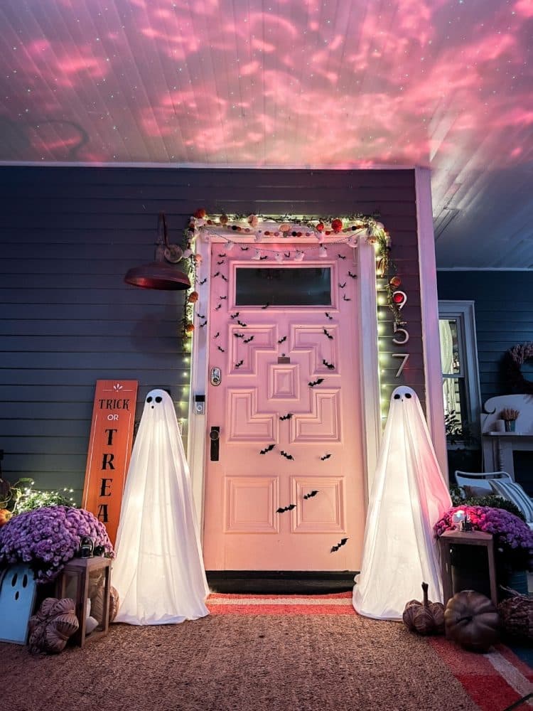 Easy Halloween Ghost Porch tomato cage ghosts + ghost ideas!