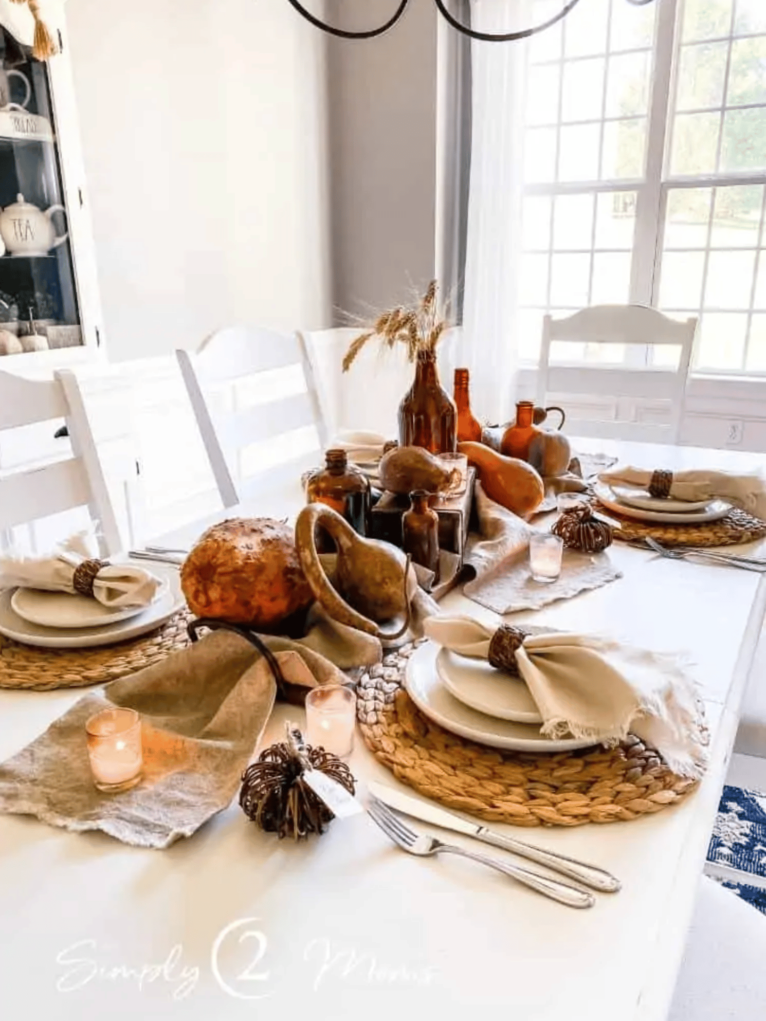 Create a simple rustic centerpiece for your Thanksgiving table this  year. Pretty neutral style can be used for the entire autumn season.