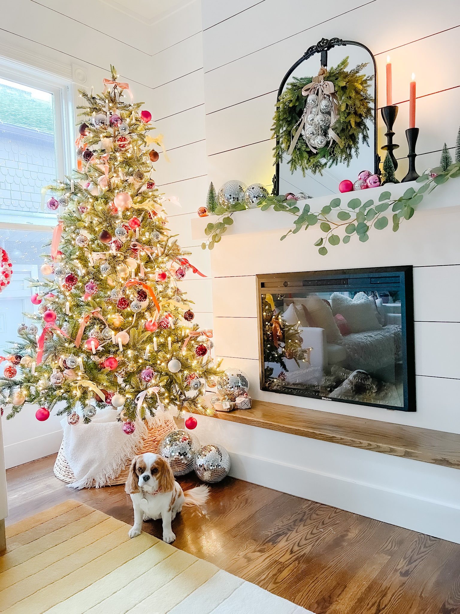 1891 Cottage Bright Holiday Tour. I'm sharing some easy ideas to bring happy colors to your home this holiday season! 