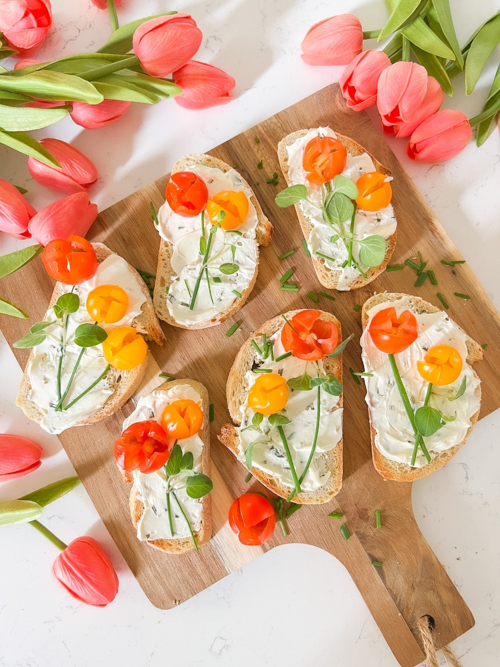 Spring Brunch Tulip Toast. Tulip toast will look beautiful on your Spring brunch table and it's so easy to make! 