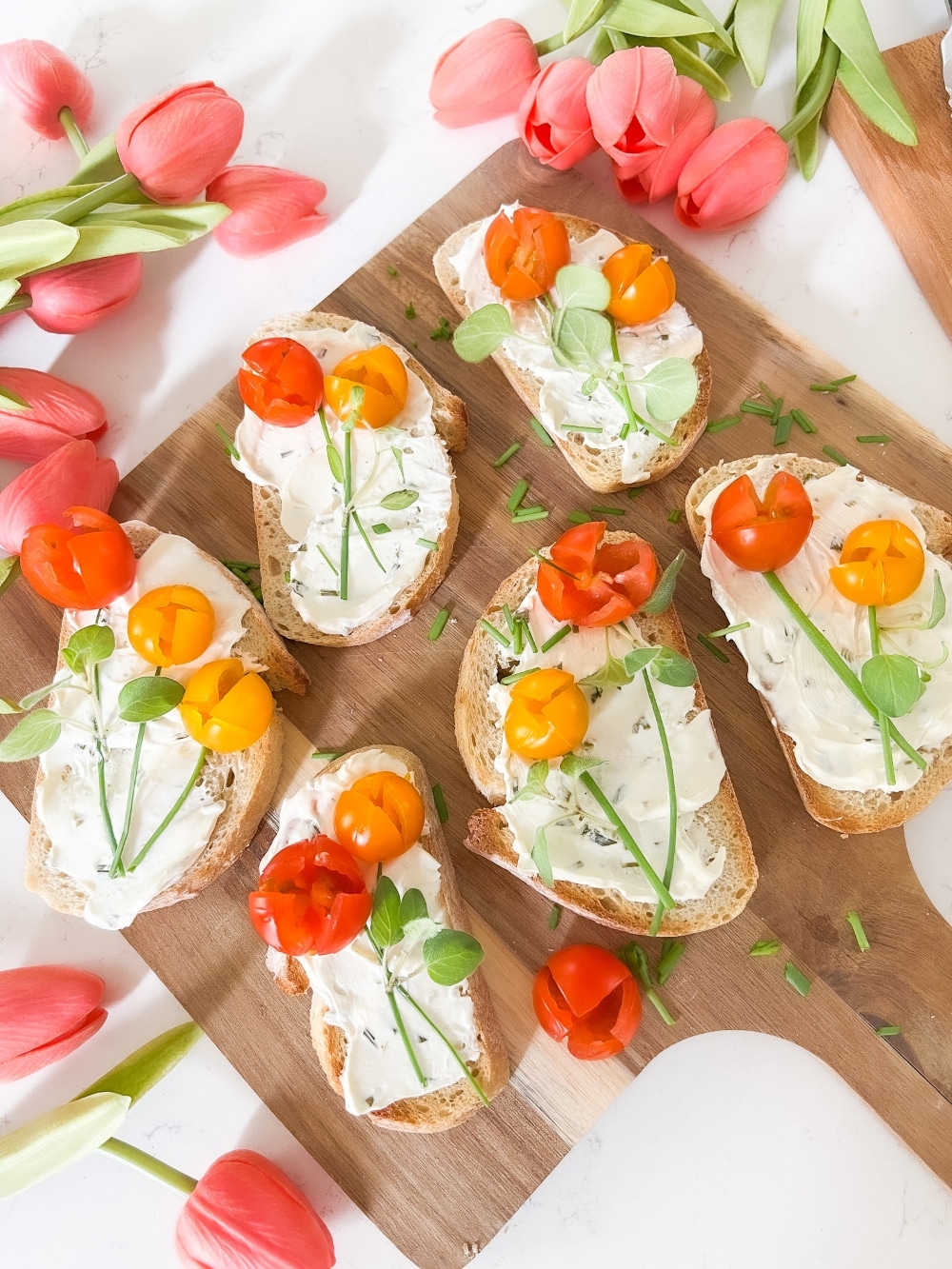 Spring Brunch Tulip Toast. Tulip toast will look beautiful on your Spring brunch table and it's so easy to make! 