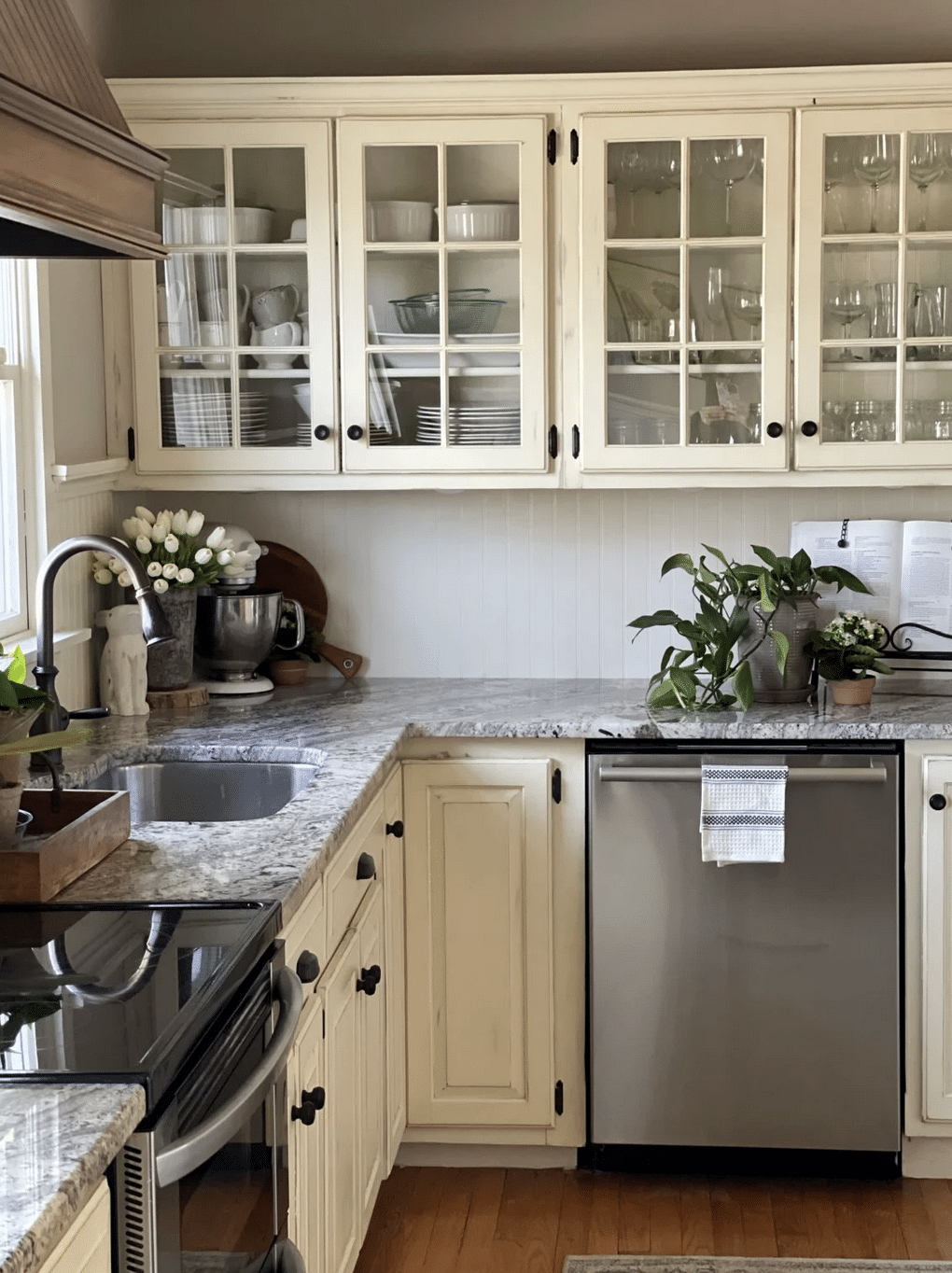 Looking to update your kitchen on a budget? Learn how to paint wood cabinets with chalk paint with my good friend Stacy from Bricks 'n Blooms. It’s a budget-friendly remodel that is easy to do and totally worth the effort!