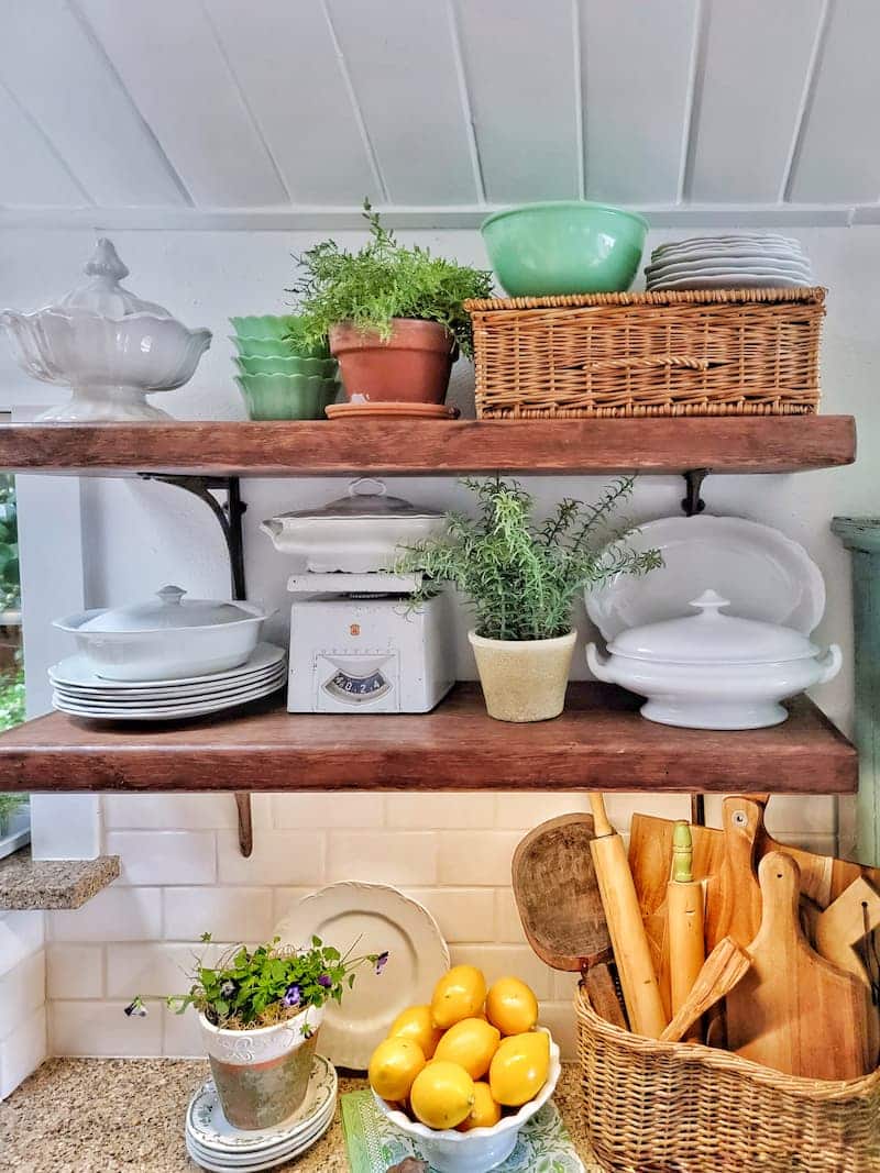 Have you considered transforming your kitchen into a more relaxed and cozy space? Kim will show you 13 simple ways to create a charming cottage-style kitchen.