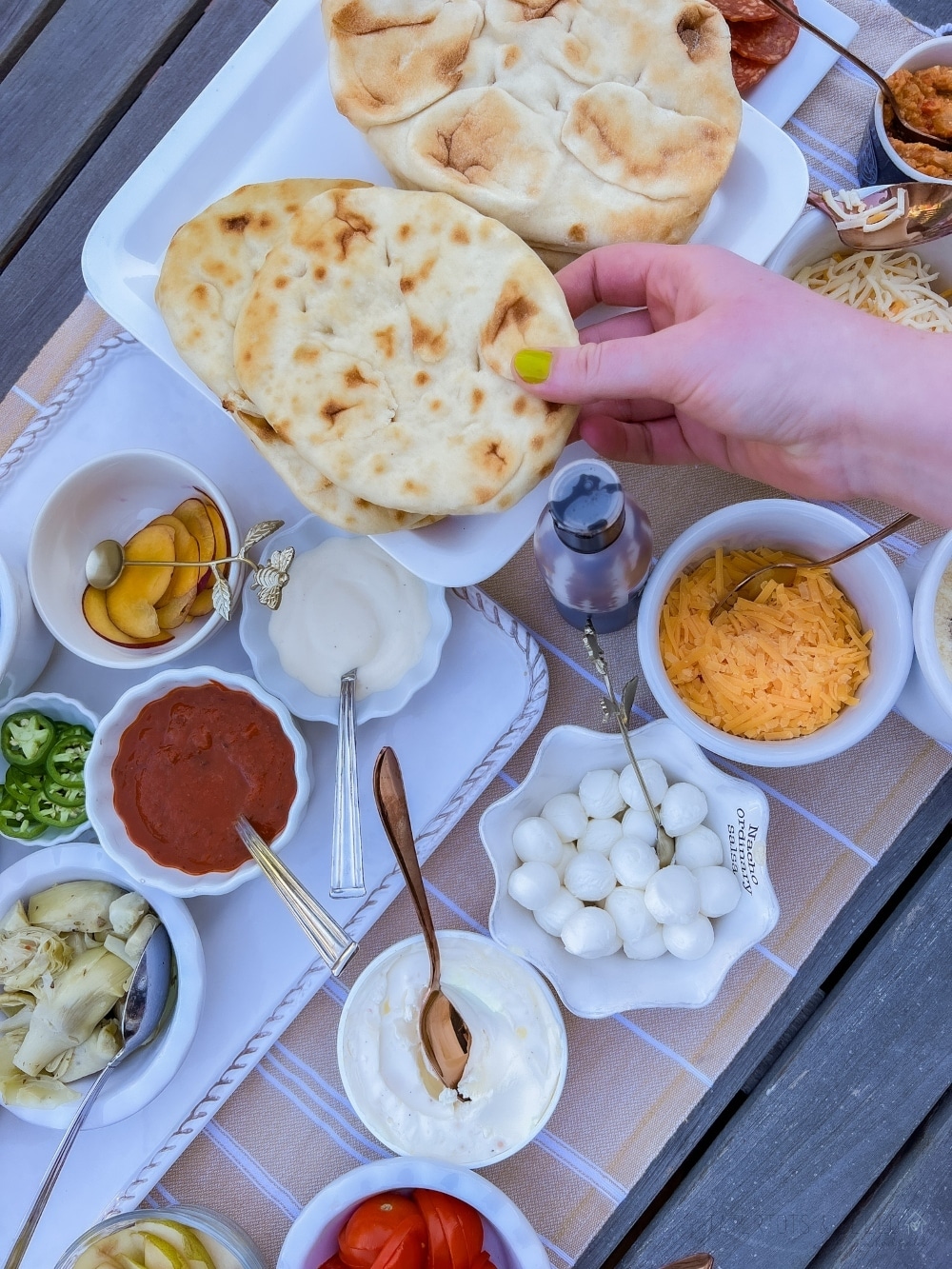 The Easiest Grilled Naan Pizzas. Take naan flatbread, toast it on the grill, add ingredients and cook for tje most delicious and easiest pizzas! 